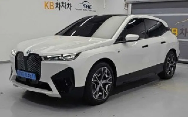 수원개인회생자중고차할부 iX M60 매물 사진 20 - 2023/11 38,579km